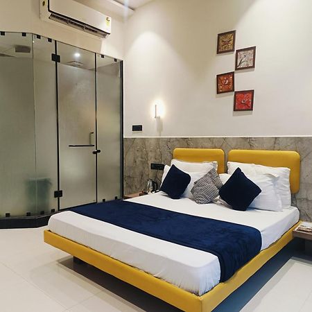 Hotel Gold Palace Inn Сурат Экстерьер фото