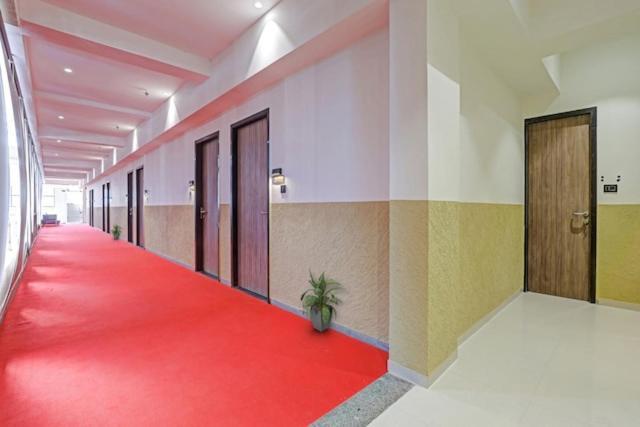 Hotel Gold Palace Inn Сурат Экстерьер фото