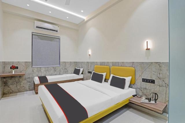Hotel Gold Palace Inn Сурат Экстерьер фото