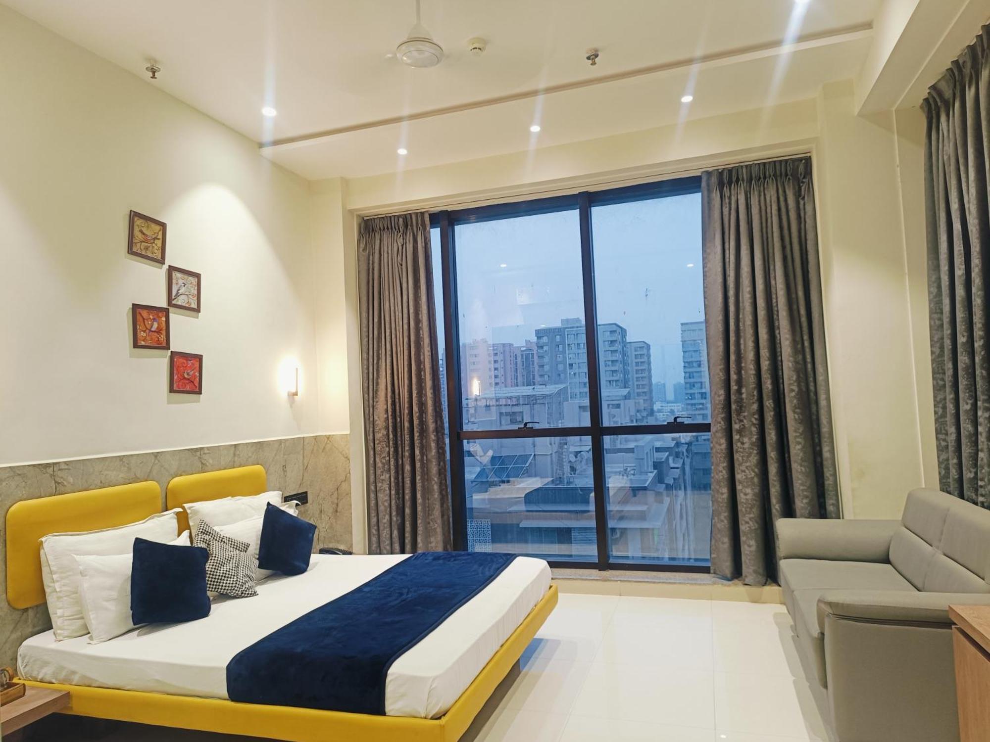 Hotel Gold Palace Inn Сурат Экстерьер фото
