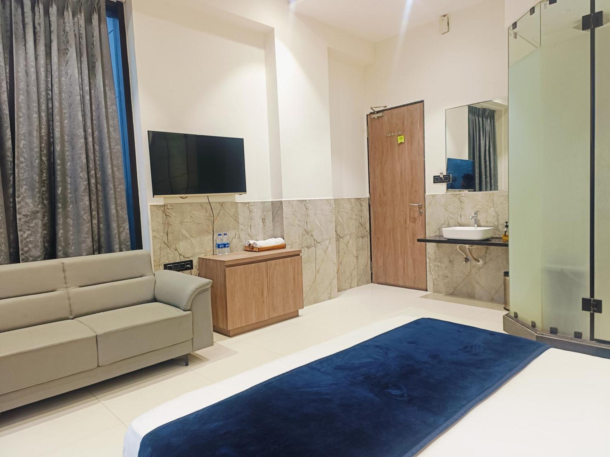 Hotel Gold Palace Inn Сурат Экстерьер фото