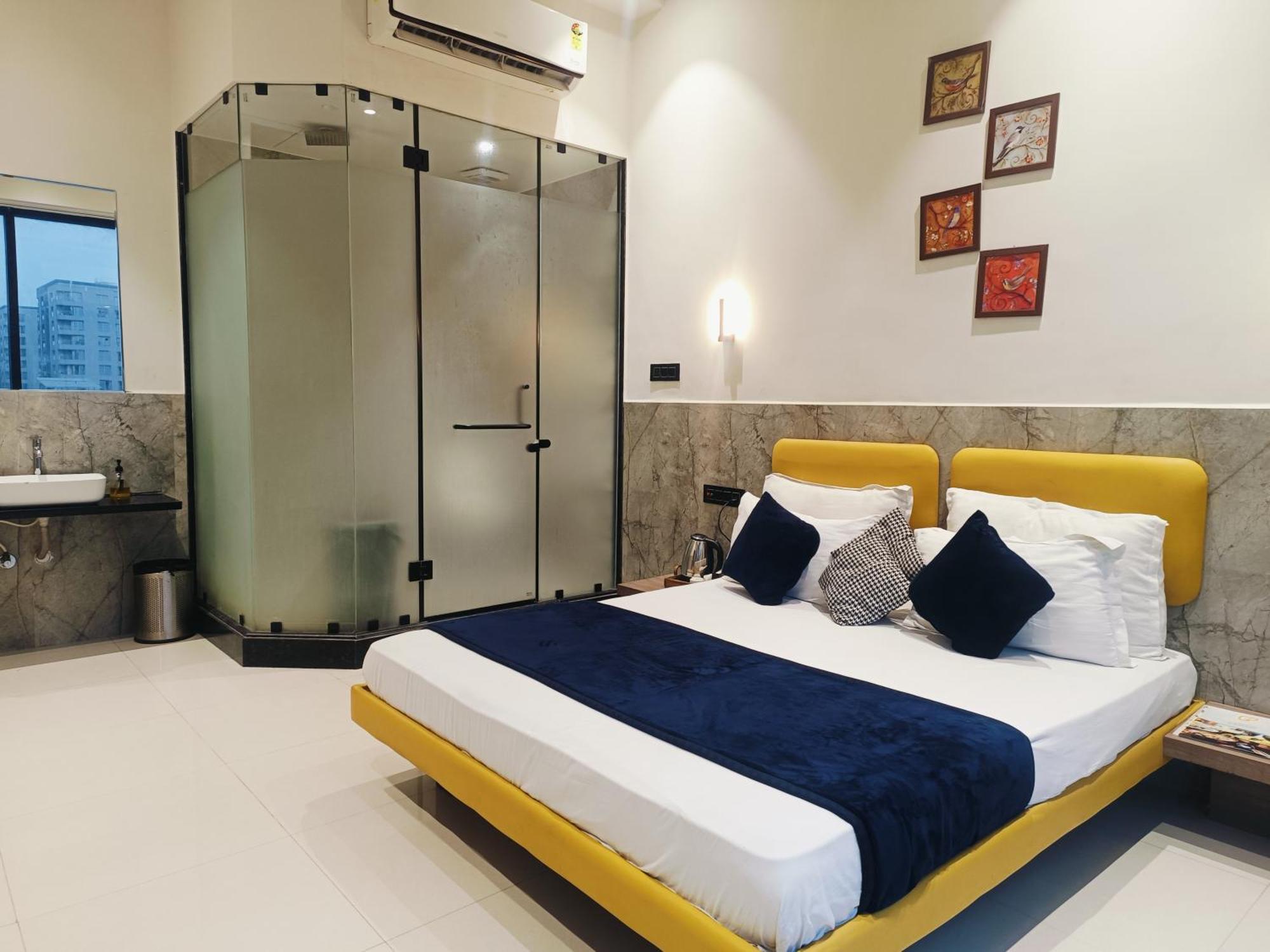 Hotel Gold Palace Inn Сурат Экстерьер фото