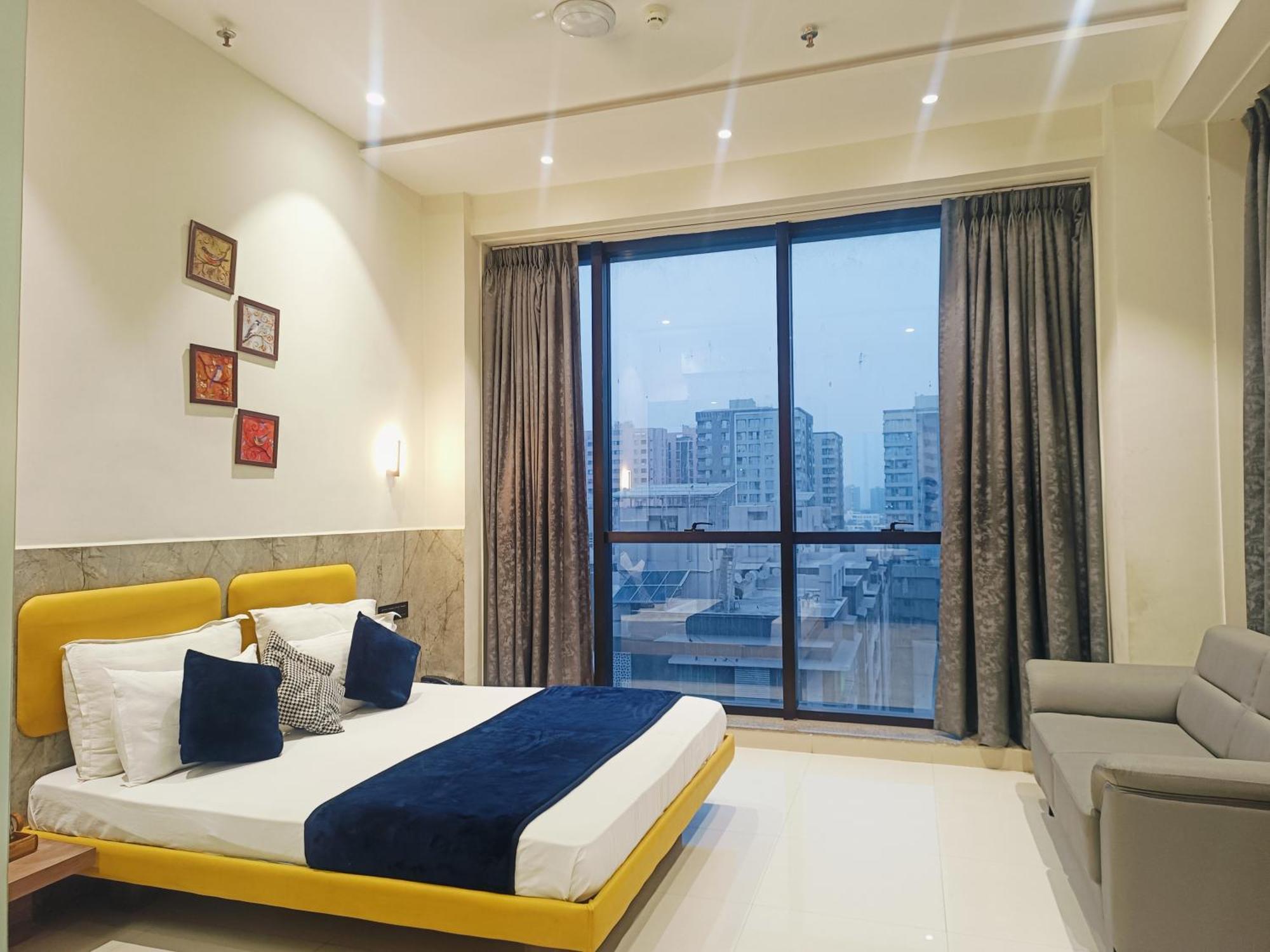 Hotel Gold Palace Inn Сурат Экстерьер фото