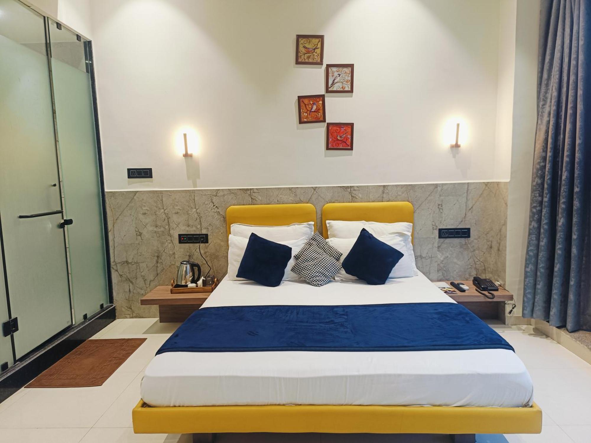 Hotel Gold Palace Inn Сурат Экстерьер фото