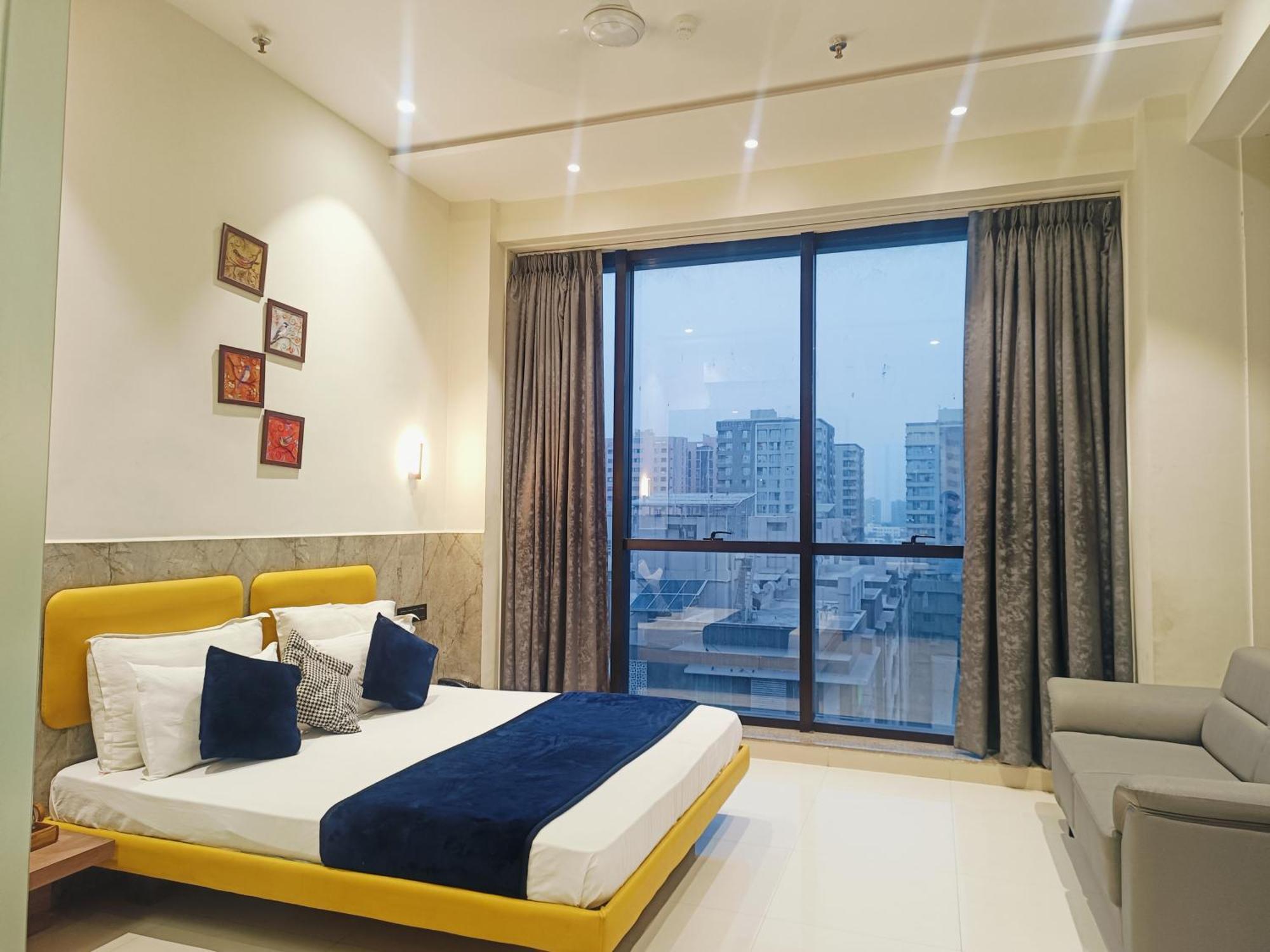 Hotel Gold Palace Inn Сурат Экстерьер фото