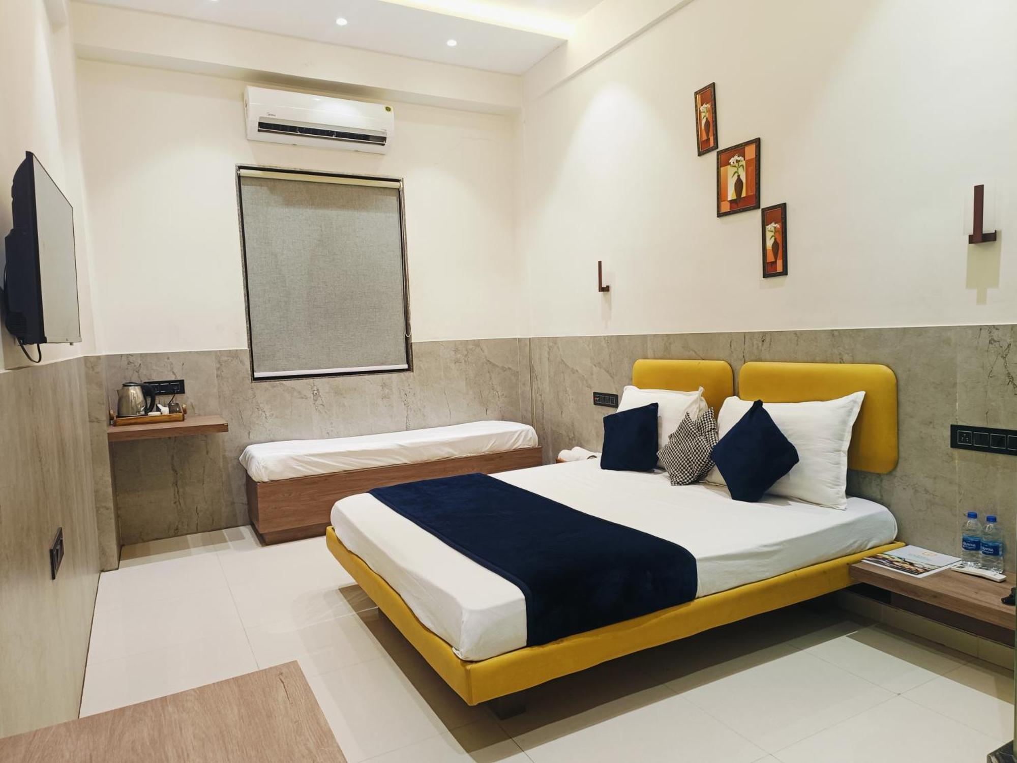 Hotel Gold Palace Inn Сурат Экстерьер фото