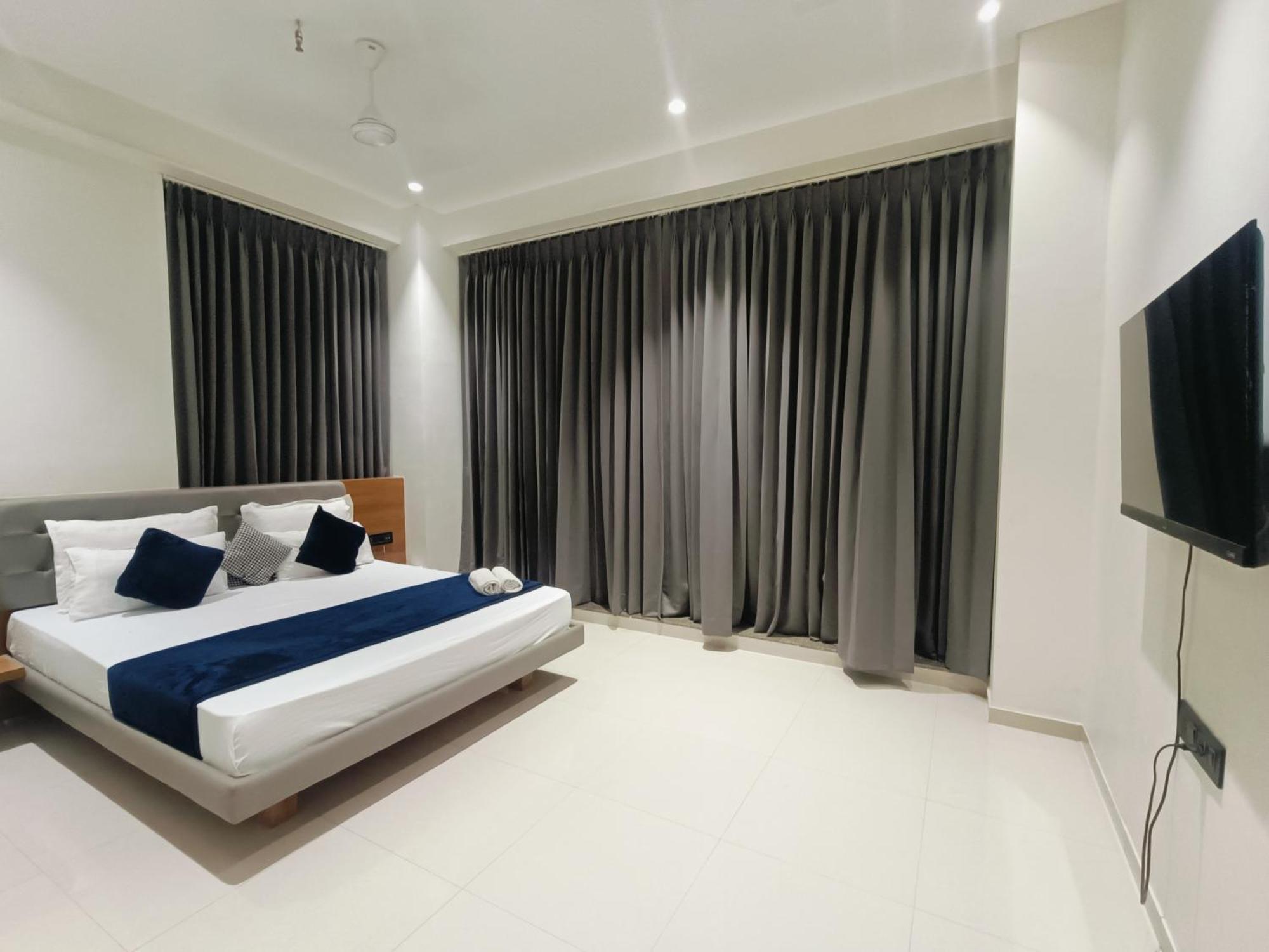Hotel Gold Palace Inn Сурат Экстерьер фото