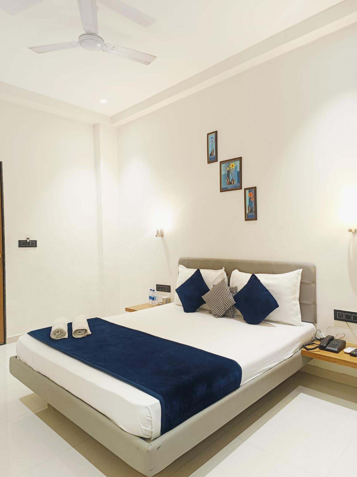 Hotel Gold Palace Inn Сурат Экстерьер фото