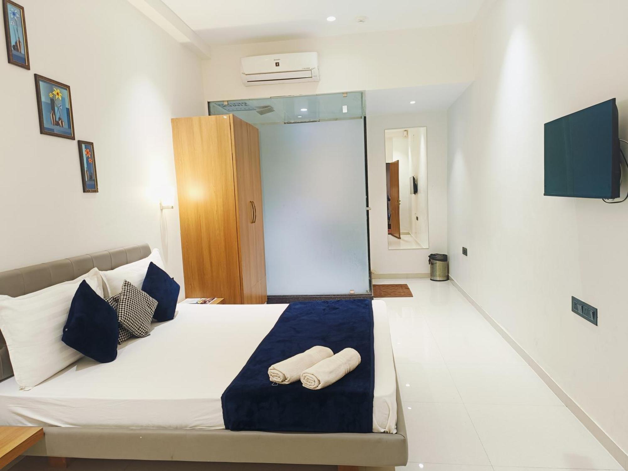 Hotel Gold Palace Inn Сурат Экстерьер фото