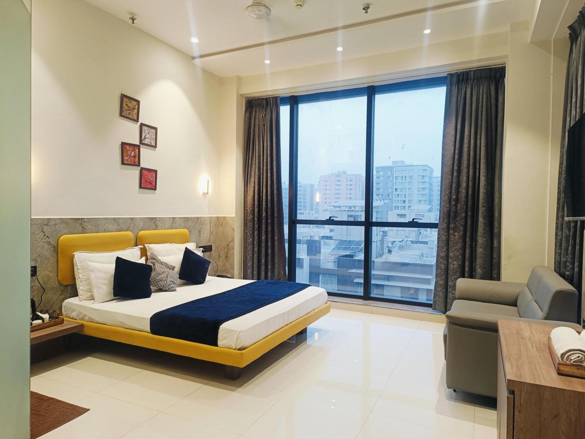 Hotel Gold Palace Inn Сурат Экстерьер фото