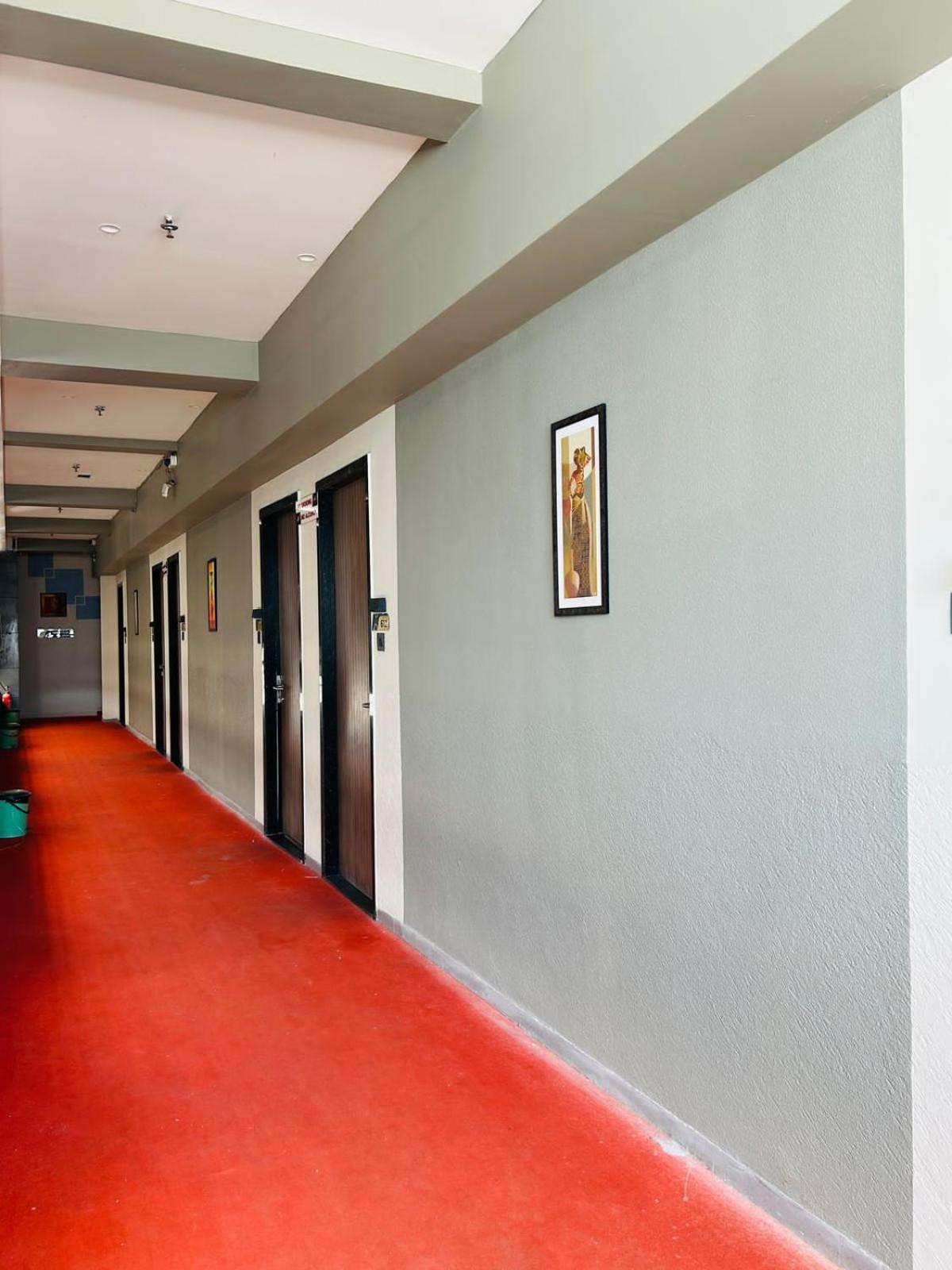Hotel Gold Palace Inn Сурат Экстерьер фото